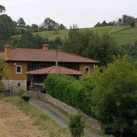 Preciosa Casona Con Horreo Ribadesella